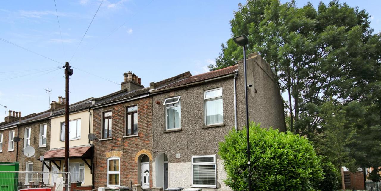 2 Bed Home In East London-Sleeps 5-Great Transport Links & Location Exterior photo