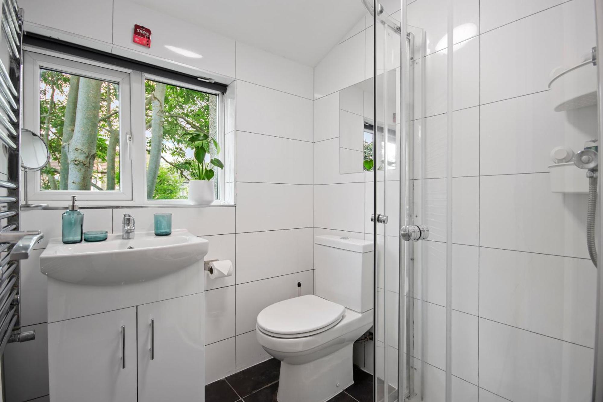 Modern 2 Bed East London Home By Rebby Properties Sleeps 5 Near Canning Town Station Exterior photo