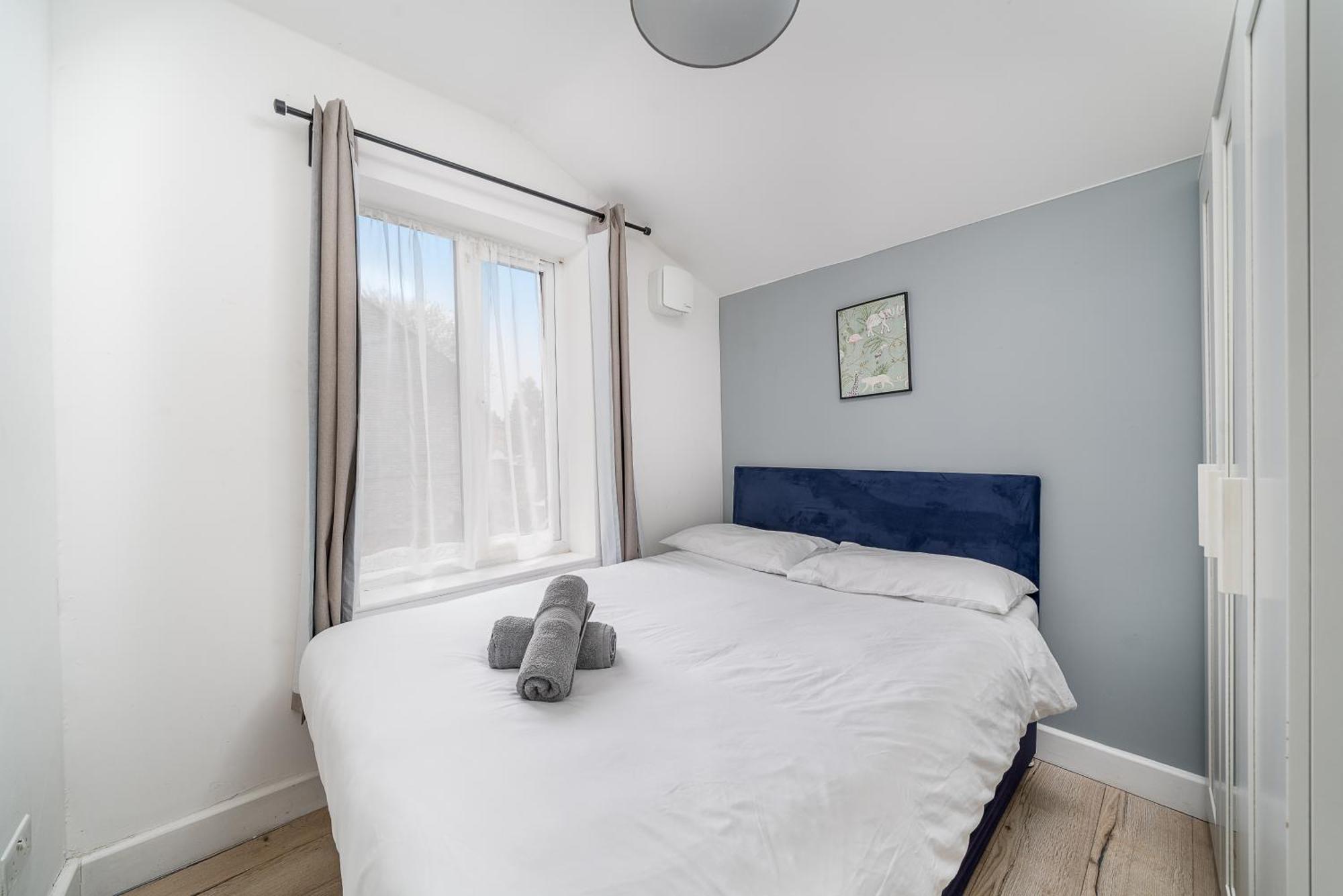 Modern 2 Bed East London Home By Rebby Properties Sleeps 5 Near Canning Town Station Exterior photo